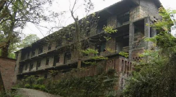 北京一軍工廠,為祖國立下赫赫戰功,可惜現破敗落寞,已荒廢 北京一軍工廠,為祖國立下赫赫戰功,可惜現破敗落寞,已荒廢