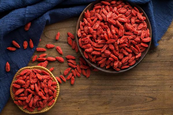 江蘇一男子每天用枸杞子泡水喝，堅持了3個月，身體有什麼變化？