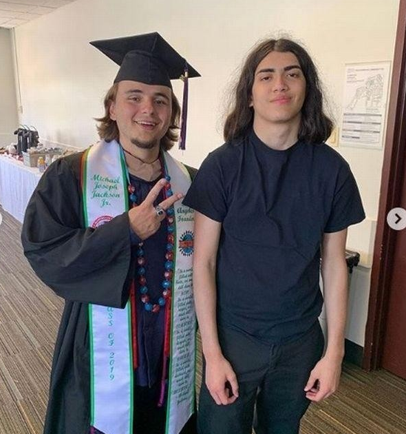 邁克爾傑克遜去世11年後:大兒子遺傳白癜風,女兒患抑鬱症 邁克爾傑克遜去世11年後:大兒子遺傳白癜風,女兒患抑鬱症