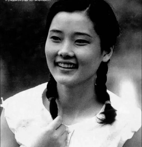 整容老去和自然老去的區別？4對同齡昔日貌美女星，如今差別驚人