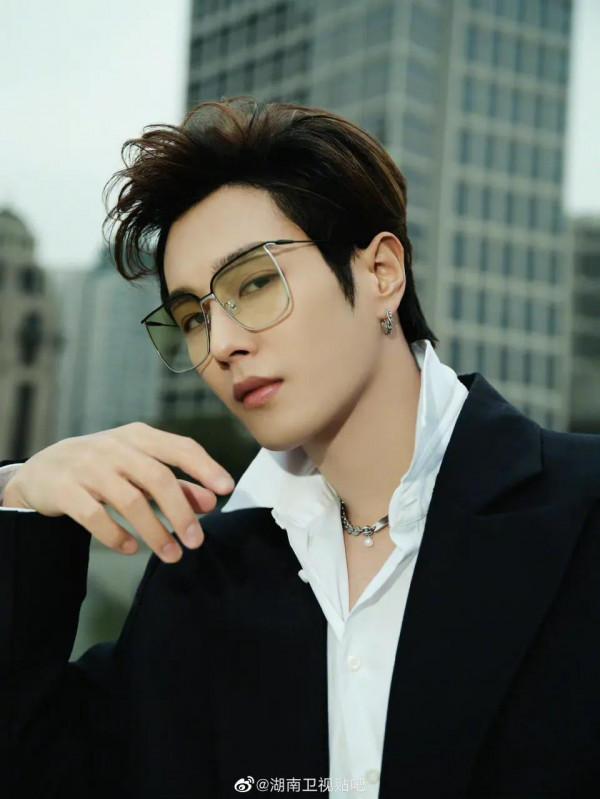 鳳凰網時尚之選：陳數、許佳琪、李若彤、尼坤、袁冰妍、INTO1