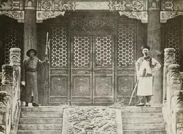 手持兵器和電視劇裡的不一樣，皇陵侍衛的真實樣子