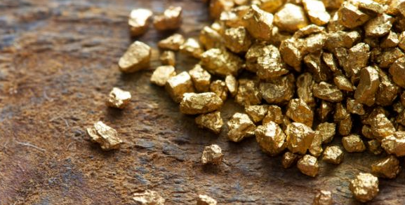 內蒙34歲男子借200萬包下荒漠,幾年後成當地首富,黃沙中真有黃金? 內蒙34歲男子借200萬包下荒漠,幾年後成當地首富,黃沙中真有黃金?