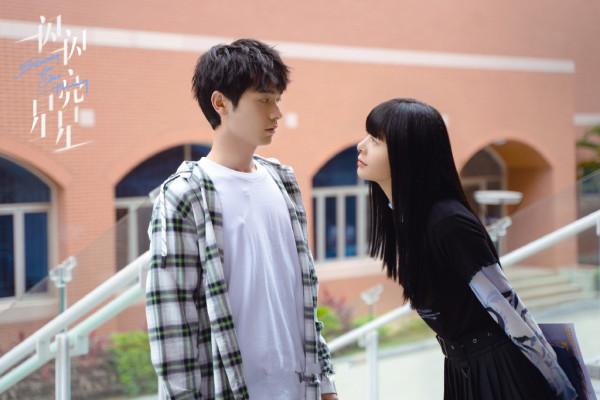 《一閃一閃亮星星》首播，張佳寧屈楚蕭主演，反覆穿越，青春言情