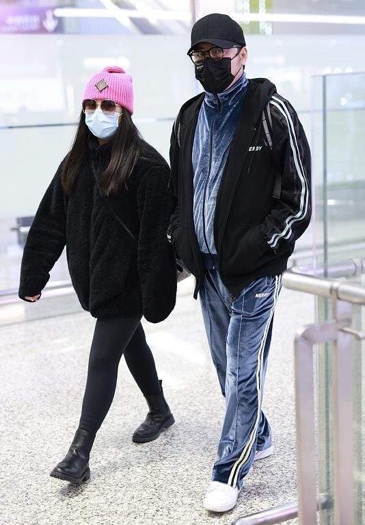 王詩齡打扮得越來越“李湘化”！穿皮草走機場不像學生，氣場強大