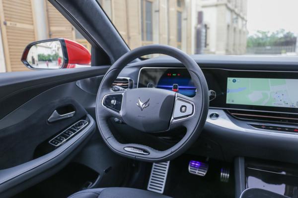 真實試駕極狐阿爾法S：底盤超穩，智慧輔助駕駛系統有點意思！