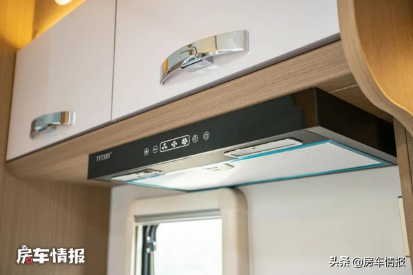 30萬出頭能入的輕卡房車，輕量化車身帶1100W太陽能，提車直接玩