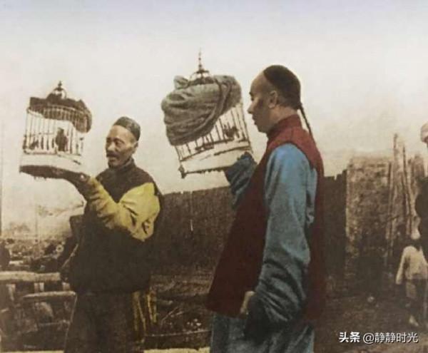 晚清老照片:男子留長指甲,兵丁撅腚射箭,男子舉大石 晚清老照片:男子留長指甲,兵丁撅腚射箭,男子舉大石