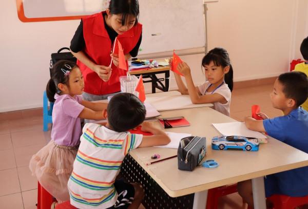 繪鮮亮旗幟,致敬百年黨史 繪鮮亮旗幟,致敬百年黨史