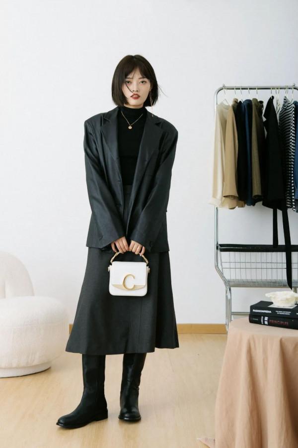 冬天怎麼穿裙裝？8套冬天不露腿的裙裝示範，保暖又好看