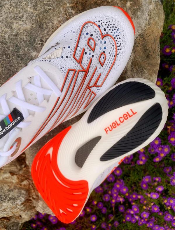 NB頂級競速跑鞋中的顏值天花板 RC Elite v2