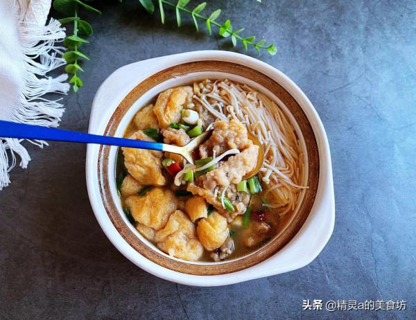 一款適合冬季吃的砂鍋菜，食材豐富又營養實惠，吃完渾身熱乎乎的