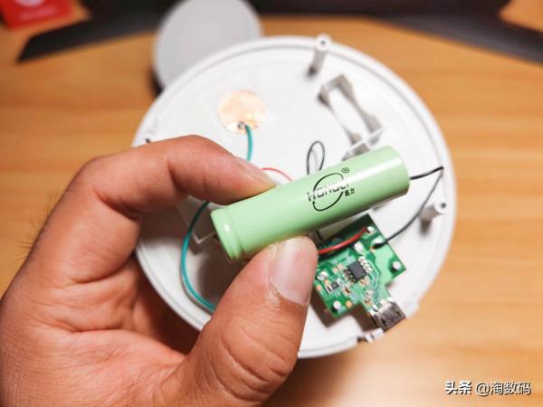 國貨數碼內卷:¥9塊9LED檯燈也配觸控3檔+USB鋰電池,拆解曬個單 國貨數碼內卷:¥9塊9LED檯燈也配觸控3檔+USB鋰電池,拆解曬個單