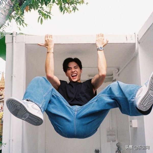 泰國男星Bank發合照 疑公開與網紅Pimtha戀情