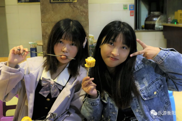 吊爐燒烤，用獨家秘訣研製，是冬日裡的一方人間風味