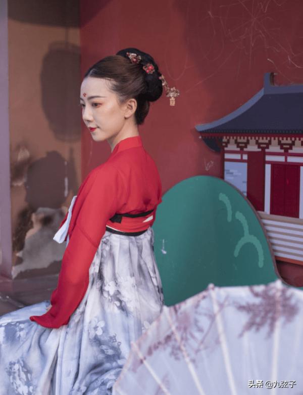 從不倒翁表演到火遍全網，憑一人之力帶火一座城，馮佳晨經歷了啥