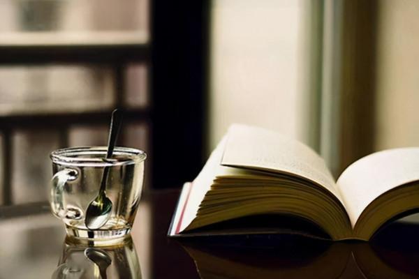 《如何有效提問》：你和會聊天的距離，只差一個有效提問