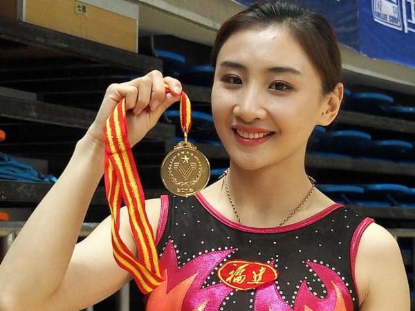 何雯娜曬照分享豪門闊太的日常：貴婦氣質十足，身材外貌不輸明星