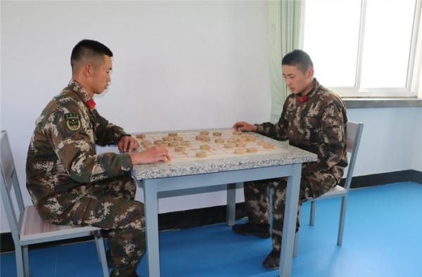 “迷彩式”週末軍營