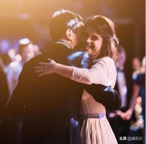 安德魯前妻莎拉分享女兒尤金妮公主結婚三週年照片,自豪誇外孫 安德魯前妻莎拉分享女兒尤金妮公主結婚三週年照片,自豪誇外孫