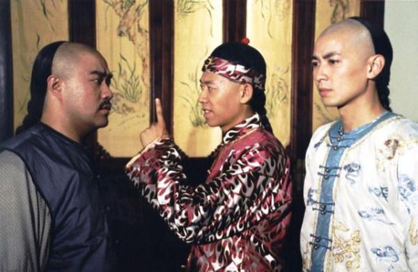 民間故事：富商探望寡嫂，發現她深夜挖坑，破產才知寡嫂良苦用心