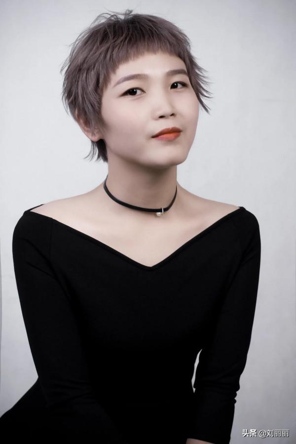 羊毛卷已過時,今年秋冬髮型流行這樣整,不誇張很時尚 羊毛卷已過時,今年秋冬髮型流行這樣整,不誇張很時尚