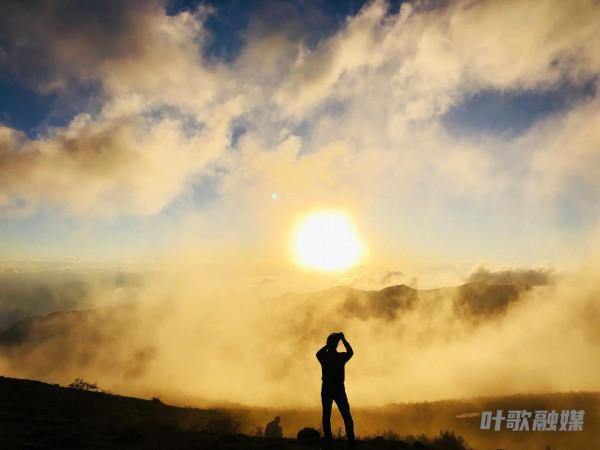 旅遊去體驗轎頂山日出日落美極