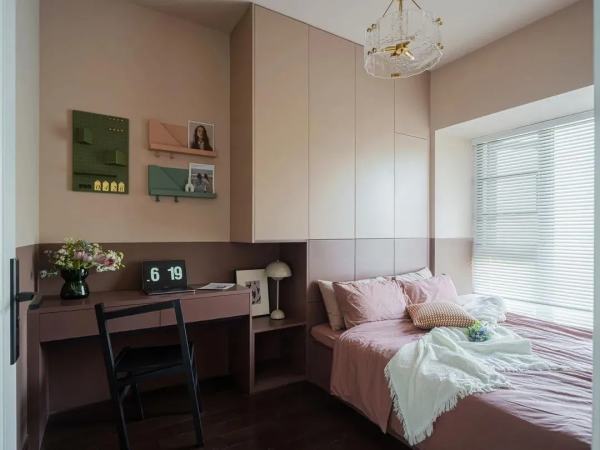 138㎡北歐風格裝修，客廳大面積留白+深咖色設計，這顏值絕了