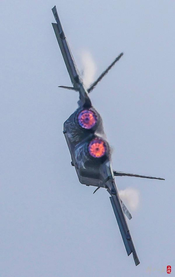 國產軍用無人機掛彈表演、殲20雙髮尾焰格外搶眼……中國航展現場大圖來啦