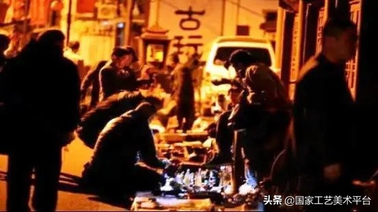 凌晨三點的“北京鬼市”，太陽出來就消失，您敢去嗎？