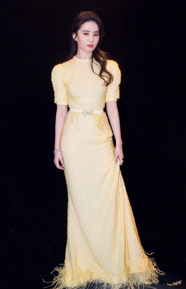 確認過眼神和顏值,劉亦菲絕對是娛樂圈帥到沒朋友的女星 確認過眼神和顏值,劉亦菲絕對是娛樂圈帥到沒朋友的女星