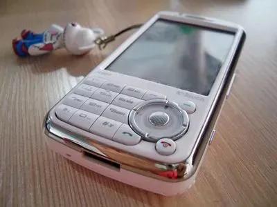 你的第一部手機