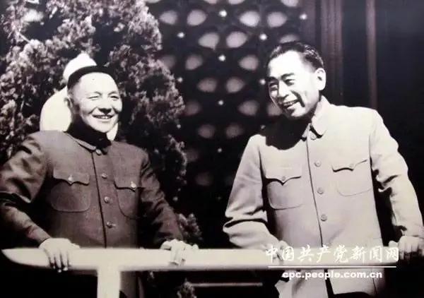 1976年1月8日，敬愛的周總理與世長辭，他一生為國為民，鞠躬盡瘁