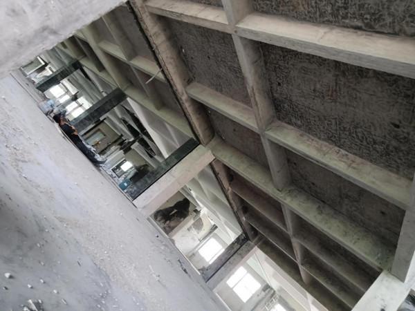 工地裡的二三事 工地裡的二三事