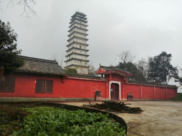 四川洪雅：掛榜峰上有一座白色的塔，叫修文塔，有何來歷？