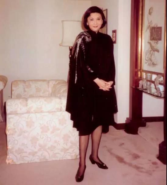 有一種美貌，叫堪比赫本的“夏夢”，晚年穿衣優雅從容也是時髦人