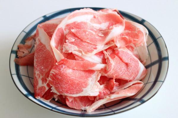 天冷不知道吃什麼，就煮這碗快手面，酸爽開胃，吃著真痛快