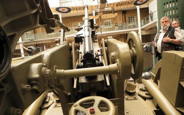 這太不公平了 你們怎麼能用打飛機的炮打坦克呢？