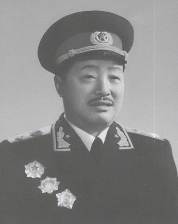 46年賀龍戰友關嚮應去世，賀龍為滿足其願望，給兒子取名“鵬飛”