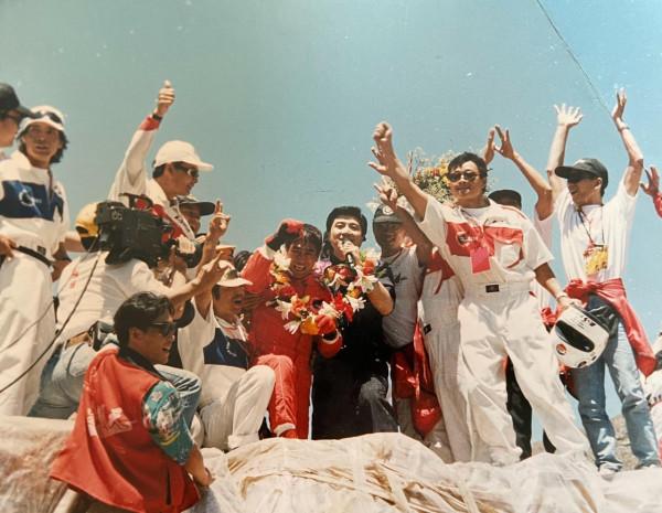 飛躍黃河的柯受良，50歲去世後，為何200多位明星為他籌款下葬？