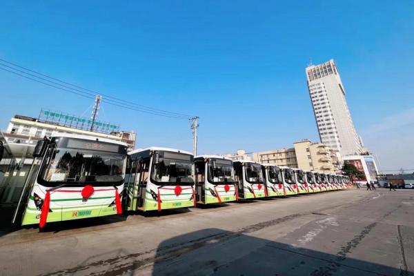 申崇線再添新運力，又一批新能源公交車順利抵達