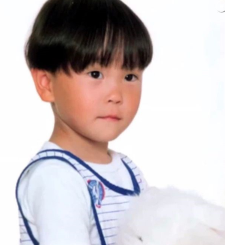 女子不知道有同卵雙生姐妹，直到她看到和自己“長得很像的人”