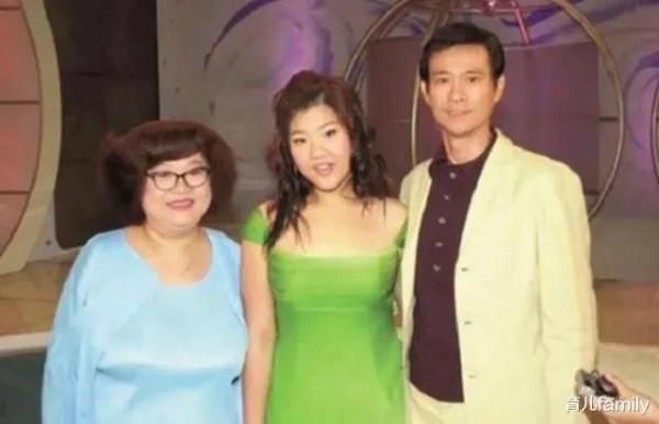 娛圈揭秘：鄭少秋的4個女兒同是一個爹差距卻很大，網友：太殘酷