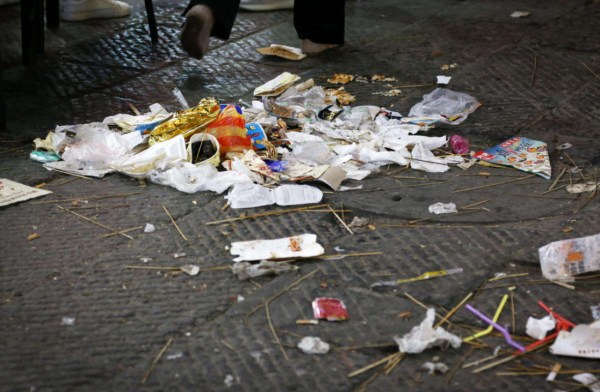 北平被60萬噸垃圾覆蓋，天安門也破爛不堪，臨近開國大典如何應對