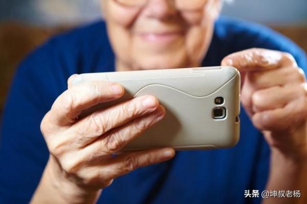 如何為老年人購買智慧手機? 如何為老年人購買智慧手機?