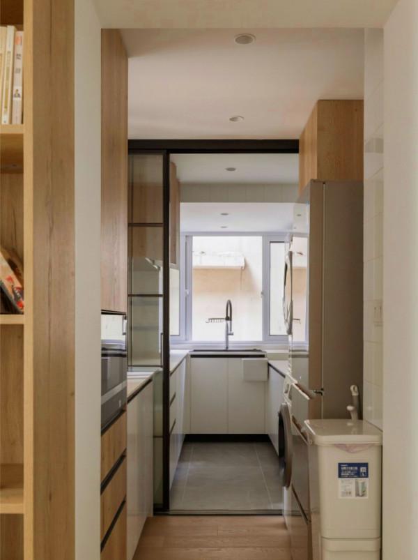 日本女主，一人獨居，把家改造得像電影般精緻唯美，一點也不將就