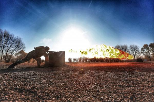 燃爆！實拍武警官兵噴火訓練現場