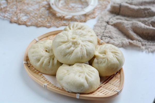 醬香濃郁的豬肉粉條包子,這麼做倍兒香,玩兒似的吃3個沒過癮 醬香濃郁的豬肉粉條包子,這麼做倍兒香,玩兒似的吃3個沒過癮
