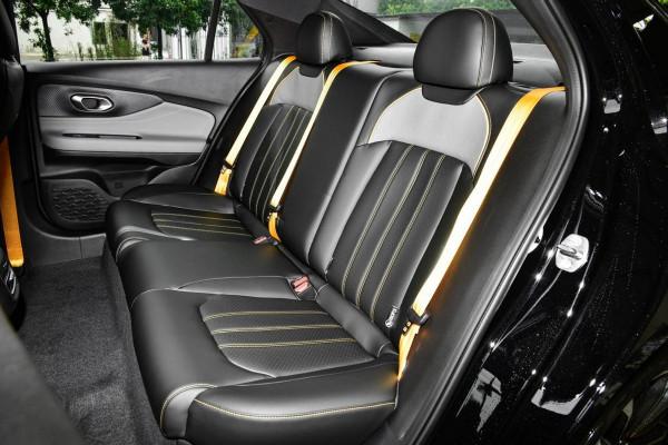 配1.5T+7DCT，百公里加速6.95秒，外觀很動感，帶你看傳祺影豹