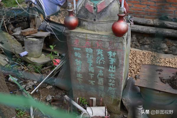 76歲大爺有奇才,一生不娶老婆,牆上寫滿文字,內心世界無人能懂 76歲大爺有奇才,一生不娶老婆,牆上寫滿文字,內心世界無人能懂